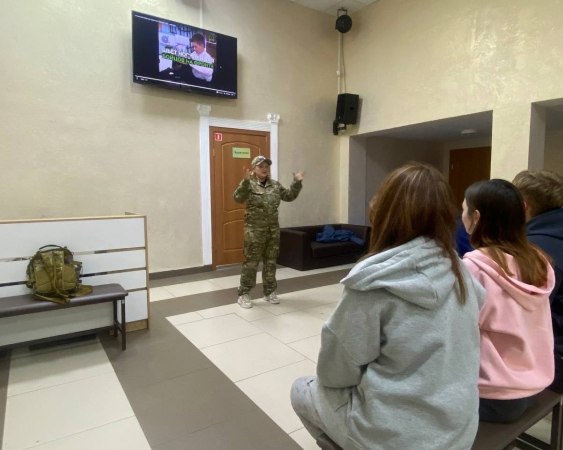 В Краснооктябрьском Доме культуры, в рамках исполнения проекта Важное дело «Помощь фронту», прошёл познавательный час для молодёжи