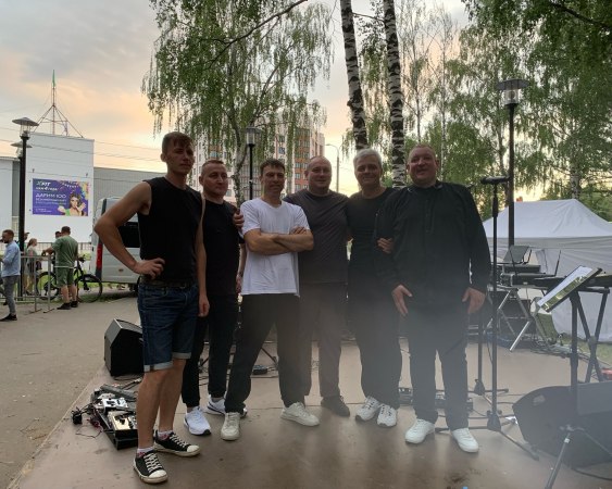 13 июля группа «Форте» участвовала в проекте «Вечерний Ковров», артисты из п. Карла Маркса образцового коллектива эстрадного танца «Каприз» и солистка Анастасия Бочкова поддерживали ребят.