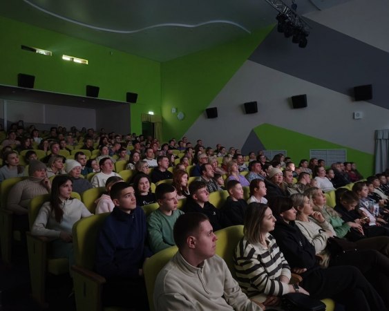 то может быть лучше, чем доброе семейное кино в Новогодние праздники? Кинотеатр "Первомайский" - ваш билет в мир кино vk.ru/pervomajskii_kinoteatr