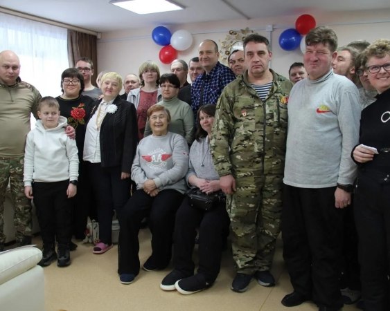 18 февраля в Ковровском комплексном реабилитационном центре социального обслуживания населения с участием Стародеревенской библиотеке, в праздничной дружественной атмосфере прошла интеллектуально - развлекательная программа «Солдатская смекалка» посвященн
