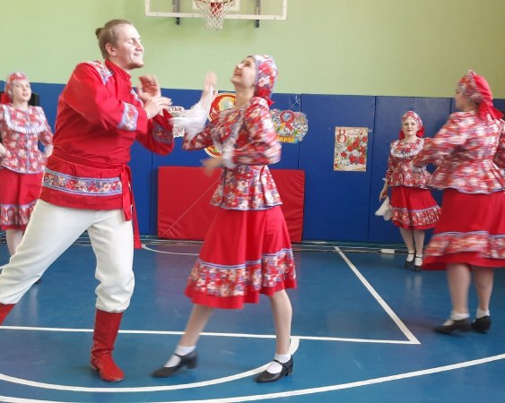 9 марта в с.Крутово праздничный концерт для жителей подарили солисты и ОХК «Альтаир» Первомайского Дома Культуры!