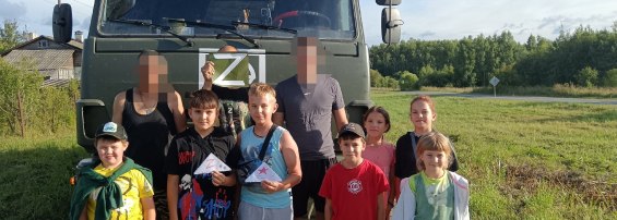 В очередной раз в августе участники клуба "Родина" Смолинского филиала собрали нашим защитникам на фронт гуманитарную помощь.