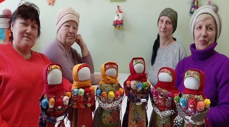 В рамках года Семьи, сегодня в Аксенихинском Доме культуры был проведён мастер – класс по изготовлению куклы «Семья (Плодородие, Московка)».