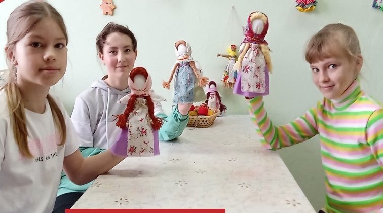В Аксенихинском Доме культуры проведён мастер – класс для детей по изготовлению народной игровой куклы «Кукла с косами».
