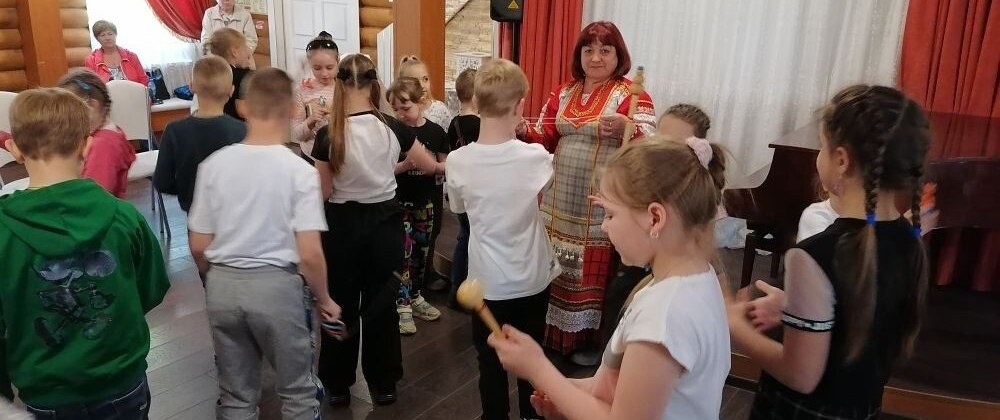 28 мая музыкальный павильон в усадьбе Танеевых посетили дети с 1 по 3 класс из Большевсегодической школы.
